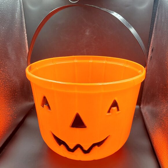 Vintage Large Halloween Pumpkin Jack O'Lantern Candy Bucket Pail 024535 EUC - Picture 1 of 8
